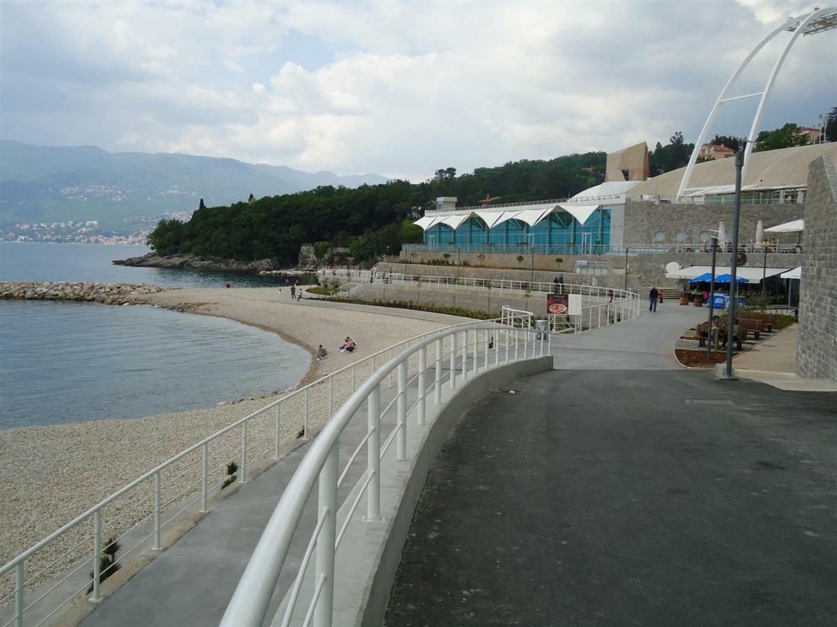 Deluxe Apartment Dora With A Private Parking, Terrace And See View Fiume Esterno foto