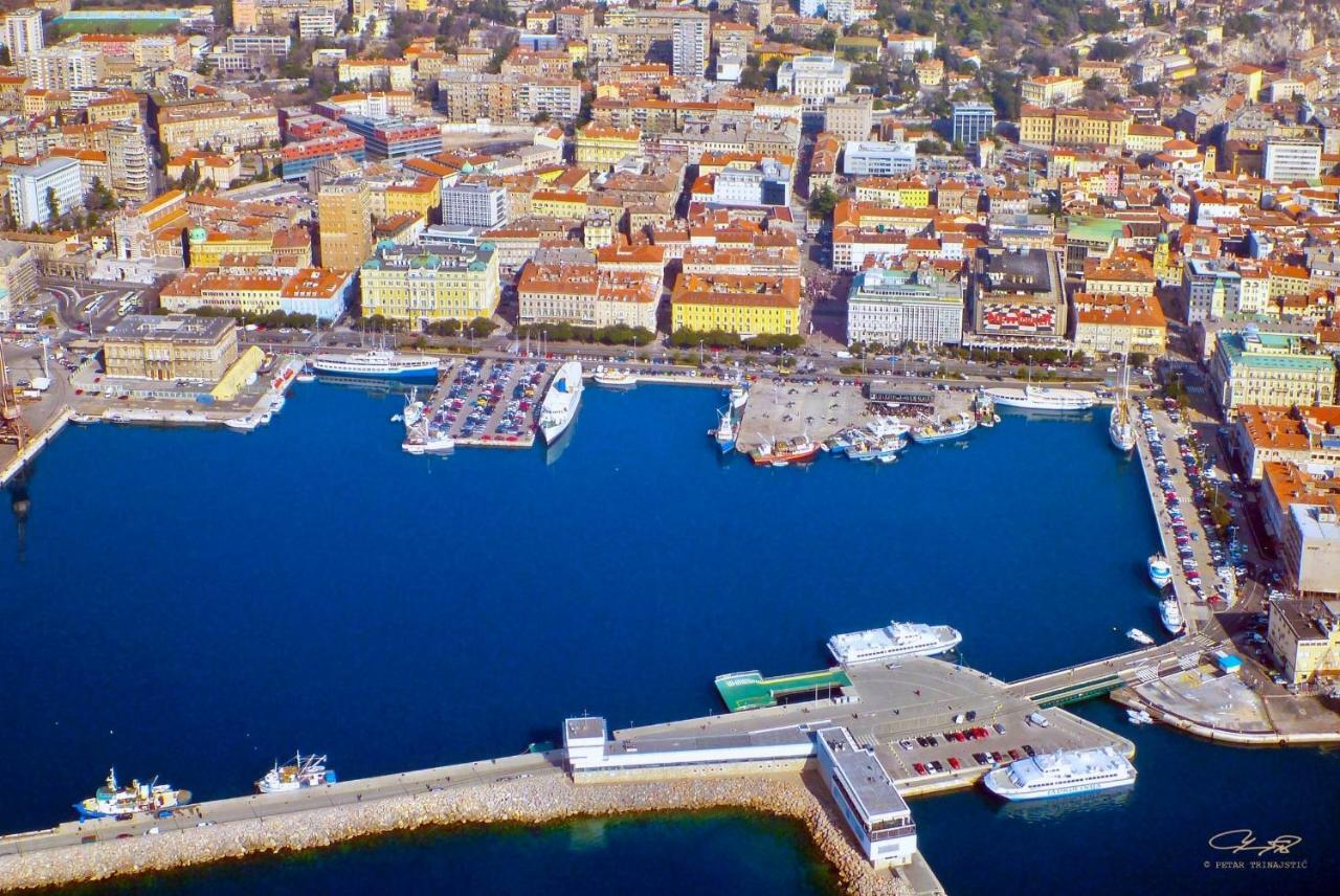 Deluxe Apartment Dora With A Private Parking, Terrace And See View Fiume Esterno foto